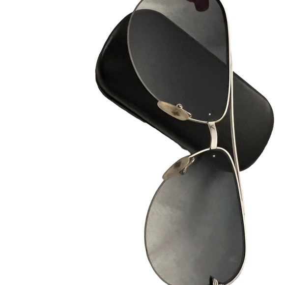 Authentic Louis Vuitton aviators. Gorgeous on! Includes case & sleeve! - Picture 3 of 9